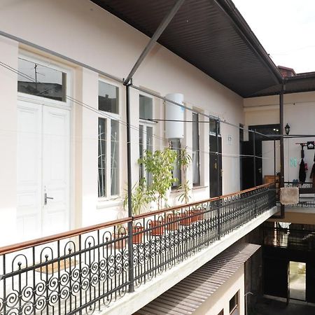 Apartment on Prospekt Mira 71 Sukhumi Bagian luar foto