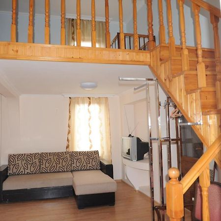 Apartment on Prospekt Mira 71 Sukhumi Bagian luar foto