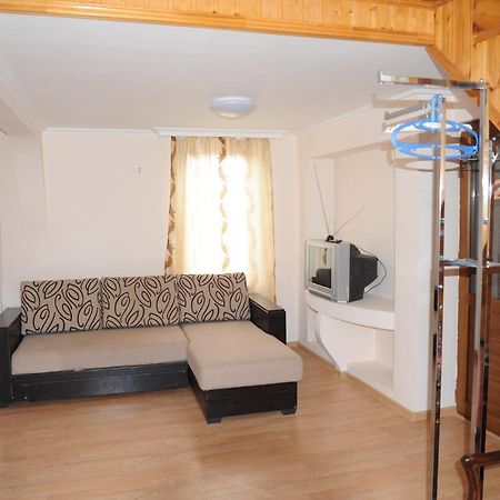 Apartment on Prospekt Mira 71 Sukhumi Bagian luar foto