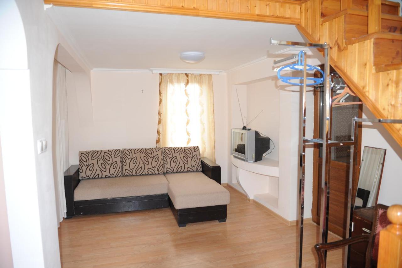 Apartment on Prospekt Mira 71 Sukhumi Bagian luar foto
