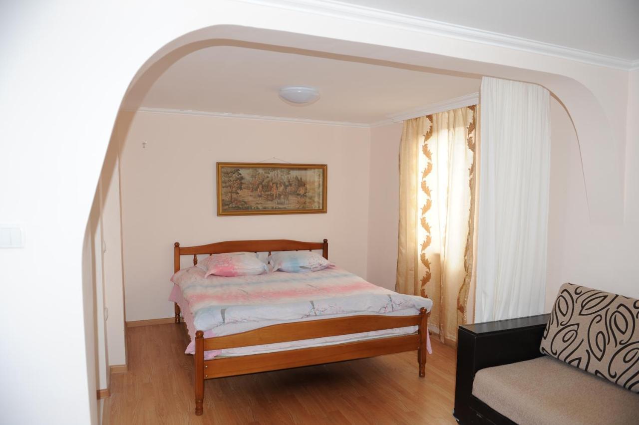 Apartment on Prospekt Mira 71 Sukhumi Bagian luar foto