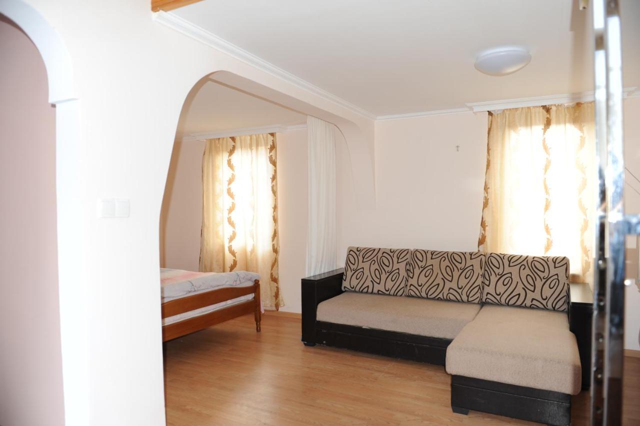 Apartment on Prospekt Mira 71 Sukhumi Bagian luar foto
