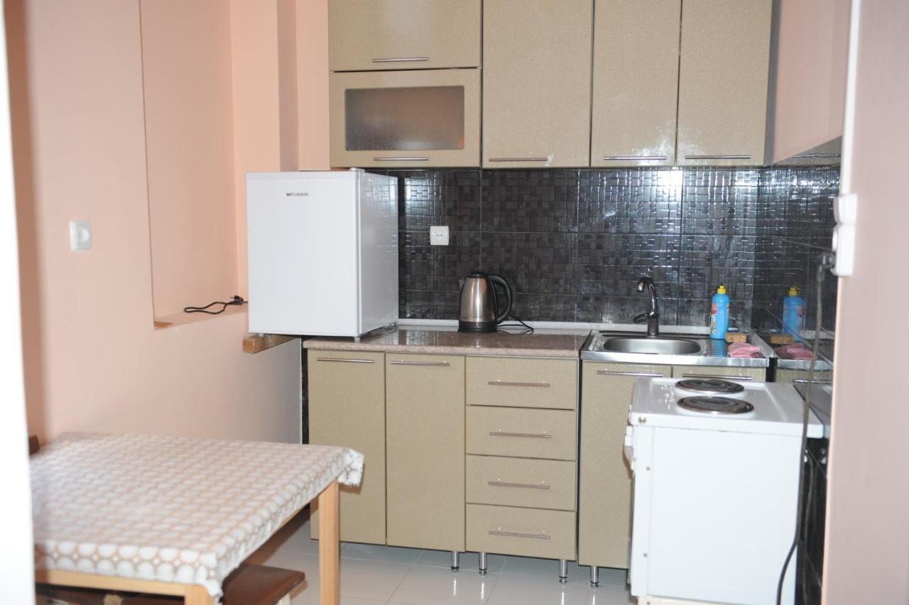 Apartment on Prospekt Mira 71 Sukhumi Bagian luar foto